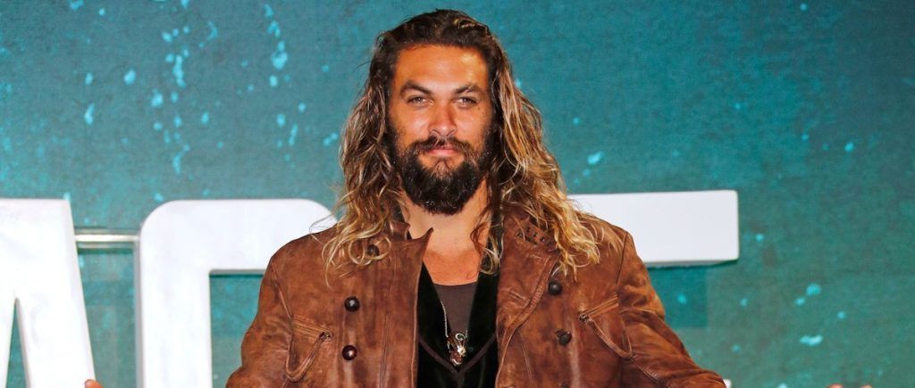 La imagen actual no tiene texto alternativo. El nombre del archivo es: 550f2a_jason-momoa_news.jpg